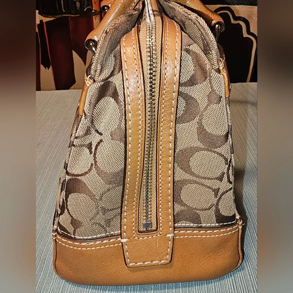 Coach Brown and Tan Signature Handbag - Picture 6 of 11